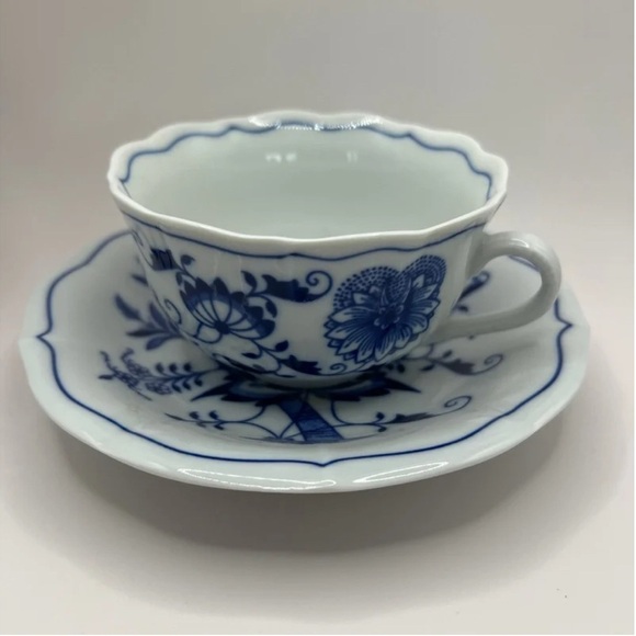 Zwiebelmuster Czech Blue & White Teacup and Saucer – Bohemia Porcelain – Vtg - Picture 1 of 9